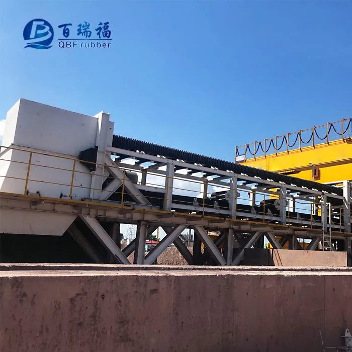 Nastro trasportatore ad angolo alto